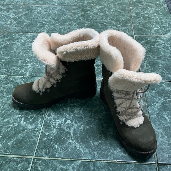 UGG Fraser Boot - Picture 1 of 7